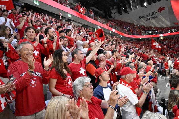 LKS 20260530 Fans of team Switzerland cheers during the 2026 IIHF Ice hockey, Eishockey World Championships semi-final match between Switzerland and Norway in Zurich on May 30, 2026. - RONI REKOMAA Zürich Switzerland TQqdUkVbyi4  Copyright: xRonixRekomaax TQqdUkVbyi4