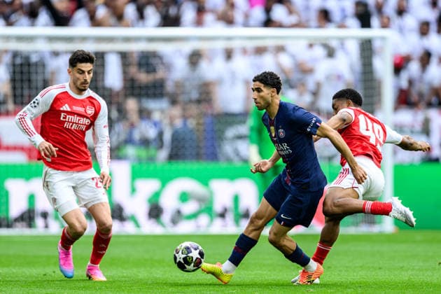 260530 Achraf Hakimi of Paris Saint Germain and Kai Havertz of Arsenal during the UEFA Champions League final match between Paris Saint Germain and Arsenal on May 30, 2026 in Budapest Photo Maxim Thore BILDBYRAN kod MT MT1056 fotboll football soccer fotball uefa champions league champions league paris saint germain arsenal bbeng  Copyright: MAXIMxTHORE BB260530MT060