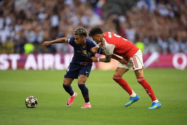 Paris Saint-Germain v Arsenal, Champions League, Final Paris Saint-Germain Midfielder DÃ sirÃ DouÃ (14) battles for the ball with Arsenal Defender Piero HincapiÃ (5) during the Champions League Final match between Paris Saint-Germain and Arsenal at Puskas Arena Park, Budapest, Hungary on 30 May 2026. Budapest Puskas Arena Park Hungary Editorial use only , Copyright: xChrisxFoxwellx PSI-24308-0014