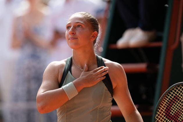 2026 French Open - Day Seven LZ Diane Parry of France acknowledges the crowd after victory against Amanda Anisimova of United States during their Women s Singles third round on Day Seven of the 2026 French Open at Roland Garros on May 30, 2026 in Paris, France. Photo by Laurent Zabulon ABACAPRESS.COM  Copyright: xZabulonxLaurent ABACAx
