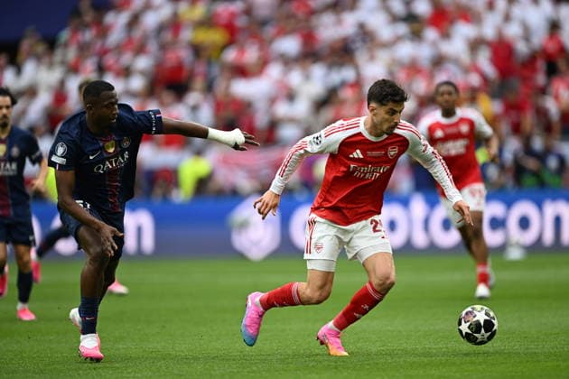 Paris Saint-Germain v Arsenal - UEFA Champions League final BUDAPEST, HUNGARY - MAY 30: Kai Havertz (R) of Arsenal goes for a goal during the UEFA Champions League final match between Paris Saint-Germain (PSG) and Arsenal at Puskas Arena in Budapest, Hungary, on May 30, 2026. Halil Sagirkaya Anadolu Budapest Hungary. Editorial use only. Please get in touch for any other usage.  Copyright: x2026xAnadoluxHalilxSagirkayax
