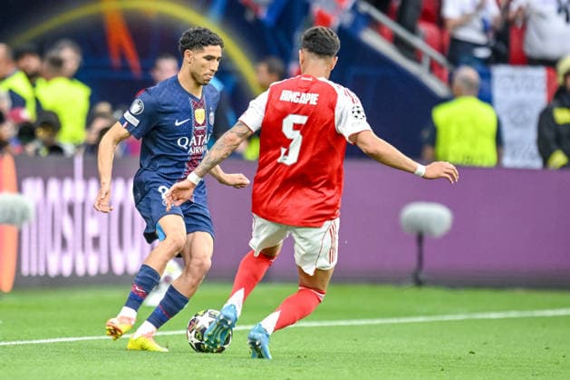 Achraf Hakimi Paris Saint Germain FC and Piero Hincapie Arsenal FC battle for the ball during the UEFA Champions League Final 2026 match between Paris Saint Germain and Arsenal FC at Puskas Arena on May 30, 2026 in Budapest, Hungary Photo by Harry Langer DeFodi Images