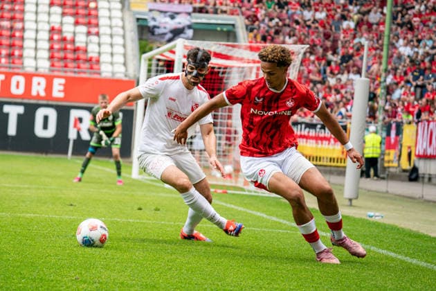 30 05 2026, xdaymx, Soccer Oberliga Rheinland Pfalz Saar, 1 FC Kaiserslautern FV Eppelborn vl Marjanovic, Bono Eppelborn in duel with Chukwukelu, Chinedu FCK DFL DFB REGULATIONS PROHIBIT ANY USE OF PHOTOGRAPHS as IMAGE SEQUENCES and or QUASI VIDEO Kaiserslautern