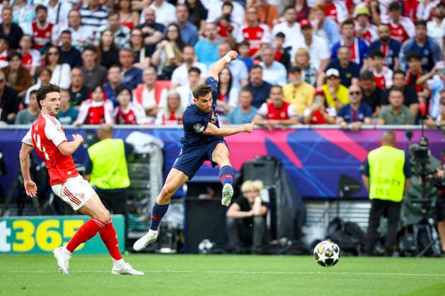 Paris Saint-Germain v Arsenal, UEFA Champions League Paris Saint-Germain midfielder Fabian Ruiz (8) shoots at goal during the Paris Saint-Germain v Arsenal UEFA Champions League Final match at the Puskas Arena, Budapest, Hungary on 30 May 2026 Credit: Ian Stephen Every Second Media Editorial use only. All images are copyright Every Second Media Limited. No images may be reproduced without prior permission. Copyright: xIMAGO EveryxSecondxMediax ESM-2017-0038 IanxStephenx xEveryxSecondxMediax