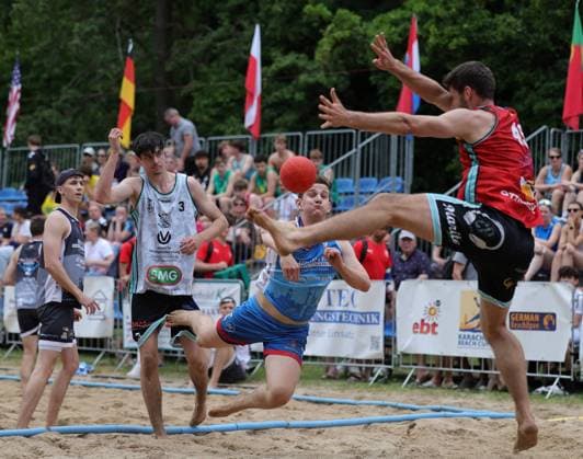 Germany Kelkheim Münster 30 05 2026 Beachhandball Hessen Karacho Beach Cup 2026 Die Otternasen BHC BADG Münster f l Erik Schmid Die Otternasen , Sören Kilp BHC Beach Da Gang , Hendrik Prahst Die Otternasen Sport Karacho Beach Cup 2026