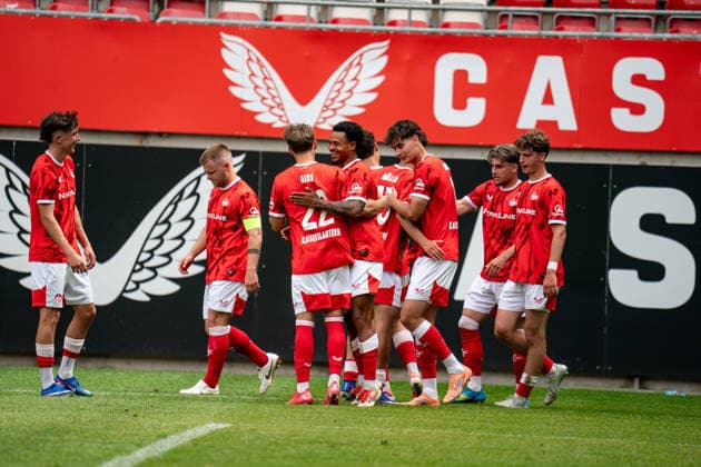 30 05 2026, xdaymx, Soccer Oberliga Rheinland Pfalz Saar, 1 FC Kaiserslautern FV Eppelborn Goal celebration from scorer Wiesnet, Melvin Joe to the interim 4 0 with the team DFL DFB REGULATIONS PROHIBIT ANY USE OF PHOTOGRAPHS as IMAGE SEQUENCES and or QUASI VIDEO Kaiserslautern