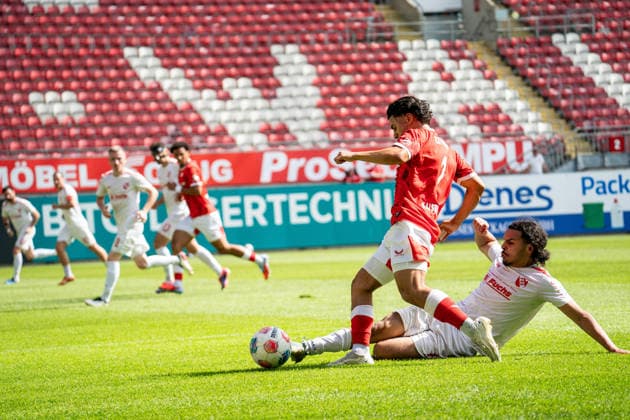 30 05 2026, xdaymx, Soccer Oberliga Rheinland Pfalz Saar, 1 FC Kaiserslautern FV Eppelborn vl Ladjnef, Adam Eppelborn in duel with Zeigler, Tyrese Alexander FCK DFL DFB REGULATIONS PROHIBIT ANY USE OF PHOTOGRAPHS as IMAGE SEQUENCES and or QUASI VIDEO Kaiserslautern
