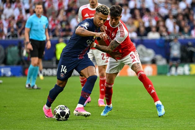 SOCCER - UEFA CL, PSG vs Arsenal BUDAPEST,HUNGARY,30.MAY.26 - SOCCER - UEFA Champions League, final, Paris Saint-Germain vs Arsenal FC. Image shows Desire Doue (PSG) and Piero Hincapie (Arsenal).  GEPAxpictures xAvnixRetkoceri