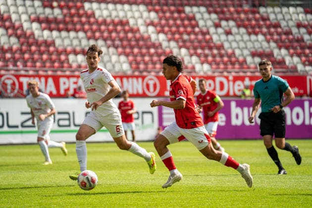 30 05 2026, xdaymx, Soccer Oberliga Rheinland Pfalz Saar, 1 FC Kaiserslautern FV Eppelborn vl Ebler, Joel in duel with Zeigler, Tyrese Alexander FCK DFL DFB REGULATIONS PROHIBIT ANY USE OF PHOTOGRAPHS as IMAGE SEQUENCES and or QUASI VIDEO Kaiserslautern