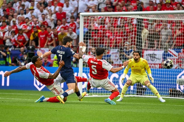 SOCCER - UEFA CL, PSG vs Arsenal BUDAPEST,HUNGARY,30.MAY.26 - SOCCER - UEFA Champions League, final, Paris Saint-Germain vs Arsenal FC. Image shows Gabriel (Arsenal), Khvicha Kvaratskhelia (PSG), Piero Hincapie and David Raya (Arsenal).  GEPAxpictures xAvnixRetkoceri