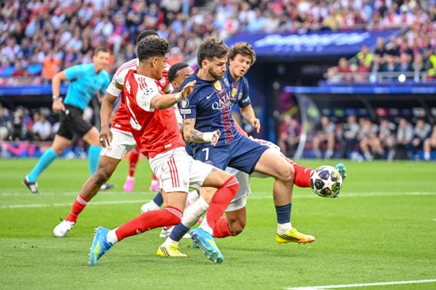 Piero Hincapie Arsenal FC and Khvicha Kvaratskhelia Paris Saint Germain FC battle for the ball during the UEFA Champions League Final 2026 match between Paris Saint Germain and Arsenal FC at Puskas Arena on May 30, 2026 in Budapest, Hungary Photo by Harry Langer DeFodi Images
