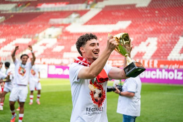 30 05 2026, xdaymx, Soccer Oberliga Rheinland Pfalz Saar, 1 FC Kaiserslautern FV Eppelborn Miftari, Drini FCK celebrates in front of the curve with the championship trophy DFL DFB REGULATIONS PROHIBIT ANY USE OF PHOTOGRAPHS as IMAGE SEQUENCES and or QUASI VIDEO Kaiserslautern