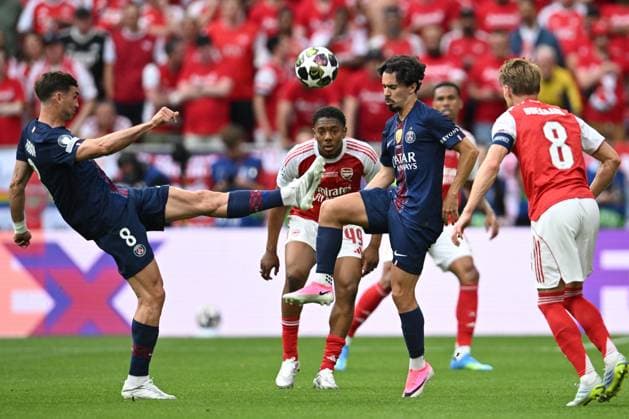 Hungary Soccer Champions League PSG - Arsenal 9176963 30.05.2026 Paris Saint-Germain s Fabian Ruiz, Arsenal s Myles Lewis-Skelly and Paris Saint-Germain s Vitinha struggle for the ball as Arsenal s Martin Odegaard looks on during the UEFA Champions League final soccer match between Paris Saint-Germain (PSG) and Arsenal at Puskas Arena in Budapest, Hungary. Alexey Filippov Sputnik Budapest Hungary  Copyright: xAlexeyxFilippovx