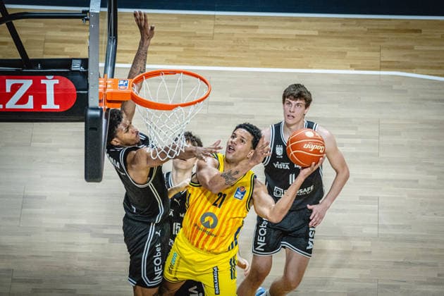 Basketball Berlin 30 05 2026 Season 2025 2026 EasyCredit BBL 1 Bundesliga Men, Men Playoffs Semifinal Game 1 Alba Berlin BMA365 Bamberg Baskets Michael Rataj Alba Berlin, No 21 Demarcus Demonia Bamberg, No 08 Richard Balint Bamberg, No 11