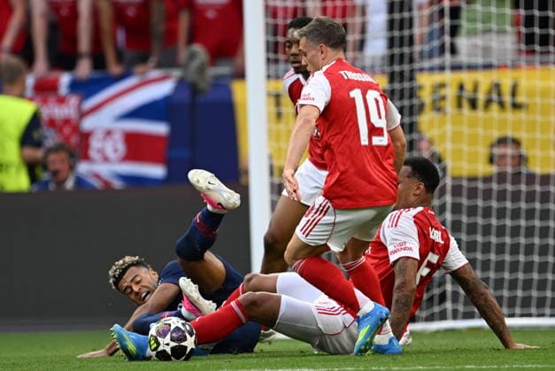 Paris Saint-Germain v Arsenal - UEFA Champions League final BUDAPEST, HUNGARY - MAY 30: Leandro Trossard (19) of Arsenal in action during the UEFA Champions League final match between Paris Saint-Germain (PSG) and Arsenal at Puskas Arena in Budapest, Hungary, on May 30, 2026. Halil Sagirkaya Anadolu Budapest Hungary. Editorial use only. Please get in touch for any other usage.  Copyright: x2026xAnadoluxHalilxSagirkayax