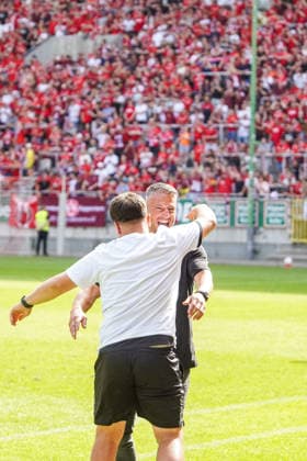 30 05 2026, xdaymx, Soccer Oberliga Rheinland Pfalz Saar, 1 FC Kaiserslautern FV Eppelborn Alexander Bugera celebrates the promotion of his team with the co-coach DFL DFB REGULATIONS PROHIBIT ANY USE OF PHOTOGRAPHS as IMAGE SEQUENCES and or QUASI VIDEO Kaiserslautern directly after the final whistle