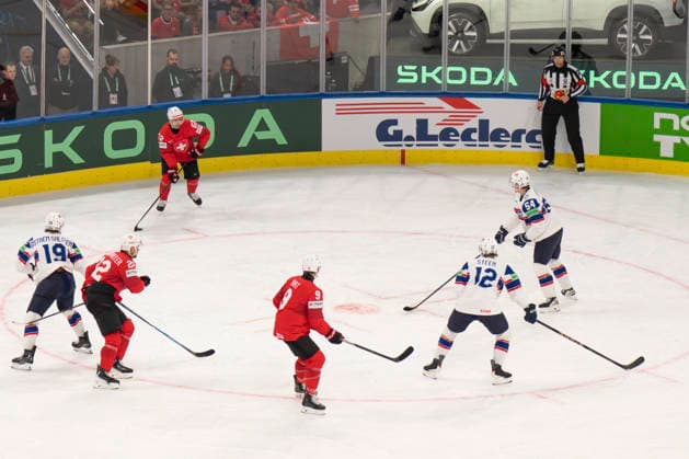 ZURICH, SWITZERLAND MAY 30 Denis Malgin of Switzerland top of the pictures in action during the 2026 IIHF Ice Hockey World Championship Switzerland game between Switzerland and Norway at Swiss Life Arena on May 30, 2026 in Zurich, Zurich Zurich Swiss Life Arena Zurich Switzerland Copyright: xJustPictures.ch JarixPestelaccix jp-en-EuSpIm-JP6_JAR_Switzerland_Norway_30May2026_00147