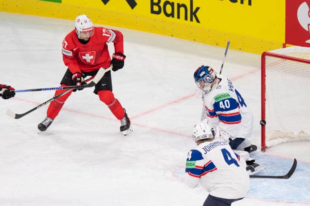 ZURICH, SWITZERLAND MAY 30 goalkeeper Henrik Haukeland of Norway R in action during the 2026 IIHF Ice Hockey World Championship Switzerland game between Switzerland and Norway at Swiss Life Arena on May 30, 2026 in Zurich, Zurich Zurich Swiss Life Arena Zurich Switzerland Copyright: xJustPictures.ch JarixPestelaccix jp-en-EuSpIm-JP6_JAR_Switzerland_Norway_30May2026_00148
