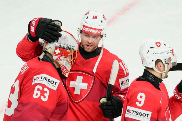 ZURICH, SWITZERLAND MAY 30 goalkeeper Leonardo Genoni of Switzerland L and Sven Jung of Switzerland celebrates victory during the 2026 IIHF Ice Hockey World Championship Switzerland game between Switzerland and Norway at Swiss Life Arena on May 30, 2026 in Zurich, Zurich Zurich Swiss Life Arena Zurich Switzerland Copyright: xJustPictures.ch JarixPestelaccix jp-en-EuSpIm-JP6_JAR_Switzerland_Norway_30May2026_00154