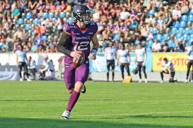 Quarterback Ethan Garbers Frankfurt Galaxy No. 12 must always bring his own runs to success , Frankfurt Galaxy Munich Ravens, American Football, EFA, The European Football Alliance, Season 2026, Bornheimer Hang, 30 05 2026, Frankfurt Bornheimer Hang Germany