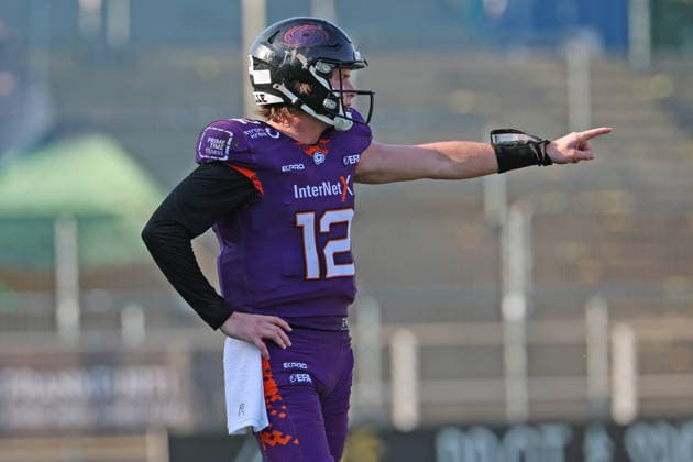 Quarterback Ethan Garbers Frankfurt Galaxy No. 12 sets the direction, Frankfurt Galaxy Munich Ravens, American Football, EFA, The European Football Alliance, Season 2026, Bornheimer Hang, 30 05 2026, Frankfurt Bornheimer Hang Germany