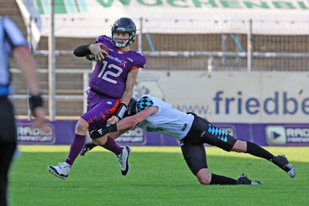 Quarterback Ethan Garbers Frankfurt Galaxy No. 12 is always forced to make his own runs, Frankfurt Galaxy Munich Ravens, American Football, EFA, The European Football Alliance, Season 2026, Bornheimer Hang, 30 05 2026, Frankfurt Bornheimer Hang Germany