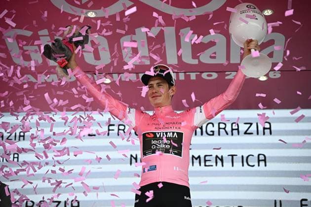May 30, 2026, Piancavallo, ITALY: Danish rider Jonas Vingegaard Hansen .of Team Visma Lease A Bike wearing the overall leader s pink jersey, poses on the podium after the 20th stage of the 109 Giro d Italia 2026, over 200 km from Gemona del Friuli to Piancavallo, 30 may 2026. ANSA LUCA ZENNARO. Giro D Italia Cycling Tour - Stage 20  - ZUMAa110 20260530_zaf_a110_043 Copyright: xLucaxZennarox
