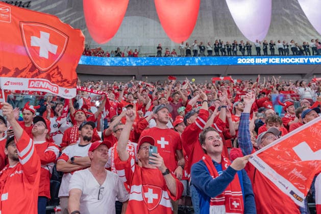 30 05 2026, Zurich, Swiss Life Arena, Ice Hockey World Championships Semifinal Switzerland Norway, The Swiss fans celebrate the final appearance of the Swiss Zurich Swiss Life Arena Zurich Switzerland Copyright: xJustPictures.ch StefanxEmchx jp-de-StEm-DSC0455220260530