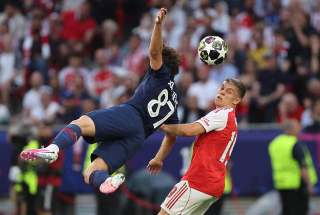 Joao Neves - Trossard Leandro , PSG Paris Saint Germain-Arsenal Champions League Finale , Fußball , in dem Puskas Arena Stadion , in Budapest , Ungarn . Mai 30 , 2026 . Photo by: Davide Elias IPA Photo Pressefoto DENL Copyright: xDavidexEliasx