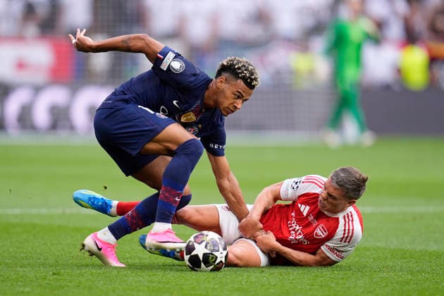 May 30, 2026, Budapest, Budapest, Hungary: Desire Doue of Paris Saint Germain and Leandro Trossard of Arsenal FC in action during the UEFA Champions League Final 2026 match between Paris Saint-Germain and Arsenal FC at Puskas Arena on May 30, 2026 in Budapest, Hungary. Paris Saint-Germain V Arsenal FC - UEFA Champions League Final 2026  - ZUMAa181 20260530_zaa_a181_114 Copyright: xDennisxAgyemanx