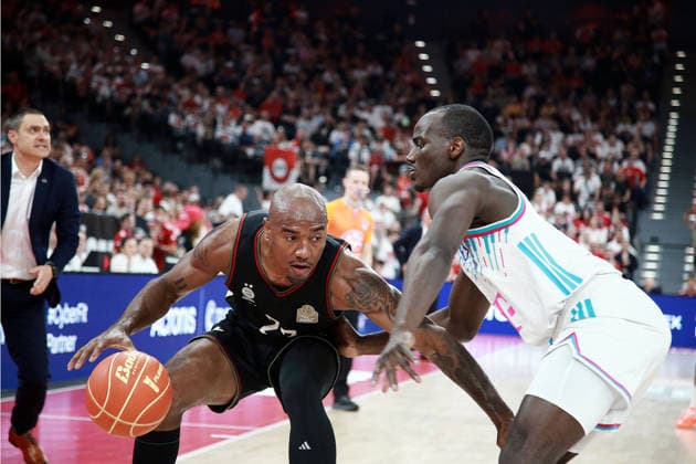 from left Isiaha MIKE M nchen , Tylan BIRTS Bonn , Mens Basketball Bundesliga, 2025 26, play off semi-final, first match, FC Bayern Muenchen Basketball vs Telekom Baskets Bonn, SAP Garden3, 30 05 26 Copyright: WolfgangxFehrmann