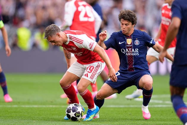 May 30, 2026, Budapest, Budapest, Hungary: Leandro Trossard of Arsenal FC and Joao Neves of Paris Saint Germain in action during the UEFA Champions League Final 2026 match between Paris Saint-Germain and Arsenal FC at Puskas Arena on May 30, 2026 in Budapest, Hungary. Budapest Hungary - ZUMAa181 20260530_zaa_a181_115 Copyright: xDennisxAgyemanx