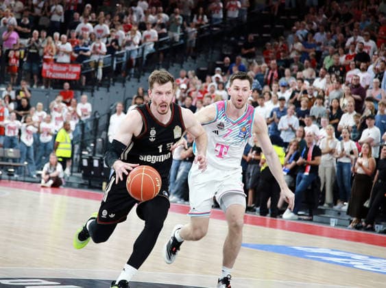 from left Andreas OBST Muenchen , Grayson MURPHY Bonn , Mens Basketball Bundesliga, 2025 26, play off semi-final, first match, FC Bayern Muenchen Basketball vs Telekom Baskets Bonn, SAP Garden3, 30 05 26 Copyright: WolfgangxFehrmann