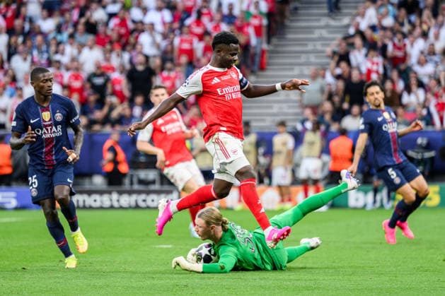 260530 Goalkeeper Matvey Safonov of Paris Saint Germain and Bukayo Saka of Arsenal during the UEFA Champions League final match between Paris Saint Germain and Arsenal on May 30, 2026 in Budapest Photo Maxim Thore BILDBYRAN kod MT MT1056 fotboll football soccer fotball uefa champions league champions league paris saint germain arsenal bbeng  Copyright: MAXIMxTHORE BB260530MT152
