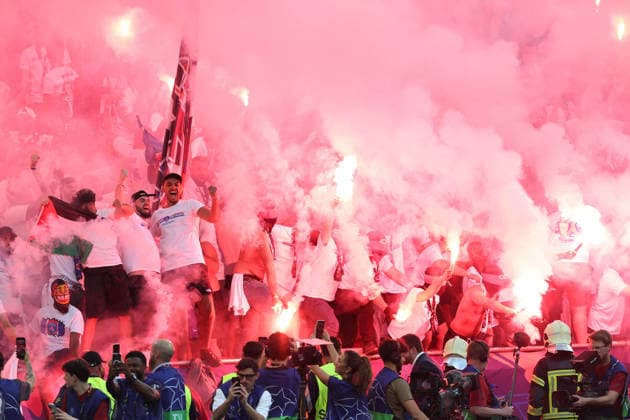 Paris Saint-Germain fans celebrate their team scoring the 1-1 goal during the UEFA Champions League 2025-26 Final soccer match between Paris Saint-Germain FC and Arsenal FC, at the Puskas Arena on 30 May 2026 in Budapest, Hungary. UEFA Champions League - Paris Saint-Germain FC v Arsenal FC