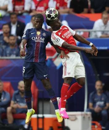 UEFA Champions League Final 2026 - Paris Saint Germain v Arsenal BUDAPEST, HUNGARY, MAY 30: Bukayo Saka of Arsenal challenges for the ariel ball with Nuno Mendes of Paris Saint-Germain during the UEFA Champions League Final 2026 match between Paris Saint Germain v Arsenal at Puskas Arena, Budapest, Hungary, on 30 May. (Photo by Daniel Weir) Budapest Puskas Arena Hungary Copyright: xDanielxWeir SportsxPressxPhotox Sportspressphoto_SPR157253