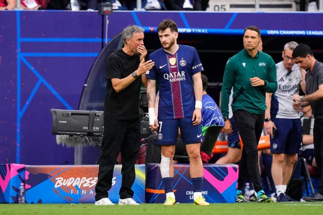 Paris Saint-Germain v Arsenal FC - UEFA Champions League Final 2026 Luis Enrique head coach of PSG and Khvicha Kvaratskhelia left winger of PSG and Georgia gestures during the UEFA Champions League Final 2026 match between Paris Saint-Germain and Arsenal FC at Puskas Arena on May 30, 2026 in Budapest, Hungary. Budapest Hungary  Copyright: xJosexBretonx originalFilename:bretonhernandez-parissai260530_npnV8.jpg