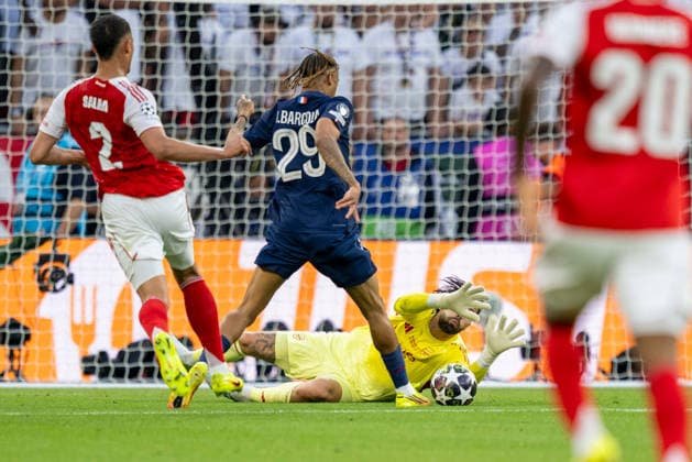 SOCCER - UEFA CL, PSG vs Arsenal BUDAPEST,HUNGARY,30.MAY.26 - SOCCER - UEFA Champions League, final, Paris Saint-Germain vs Arsenal FC. Image shows William Saliba (Arsenal), Bradley Barcola (PSG) and David Raya (Arsenal).  GEPAxpictures xAvnixRetkoceri