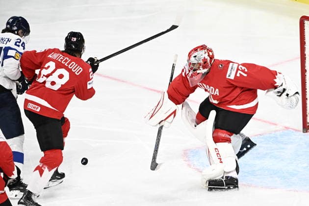 LKS 20260530 Goalkeeper Jet Greaves of Canada eye the puck during the 2026 IIHF Ice hockey, Eishockey World Championships semi-final match between Canada and Finland in Zurich on May 30, 2026. - RONI REKOMAA Zürich Switzerland Q_28-kMMFaU  Copyright: xRonixRekomaax Q_28-kMMFaU
