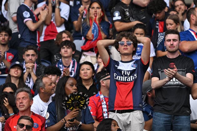 Champions League PSG vs Arsenal in Paris - FA Paris Saint-Germain’s supporters attend a live diffusion of the UEFA Champions League final football match between Paris Saint-Germain and Arsenal FC in Budapest, at the Parc des Princes Stadium in Paris on May 30, 2026. Photo by Firas Abdullah ABACAPRESS.COM Paris Ile-de-France France  Copyright: xAbdullahxFiras ABACAx