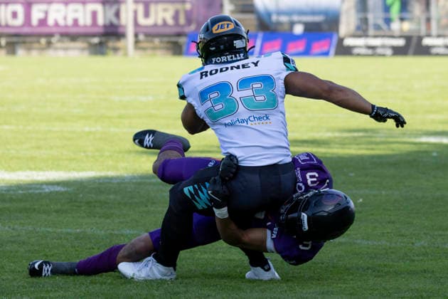 EFA European Football Alliance Frankfurt Galaxy Munich Ravens, 30 05 2026 Jaylen Clay Frankfurt Galaxy 3 stops tackled Justin Rodney Munich Ravens 33 ,Frankfurt Galaxy Munich Ravens, Frankfurt, PSD Bank Arena, 30 5 2026 Copyright: xBEAUTIFULxSPORTS Gawlikx