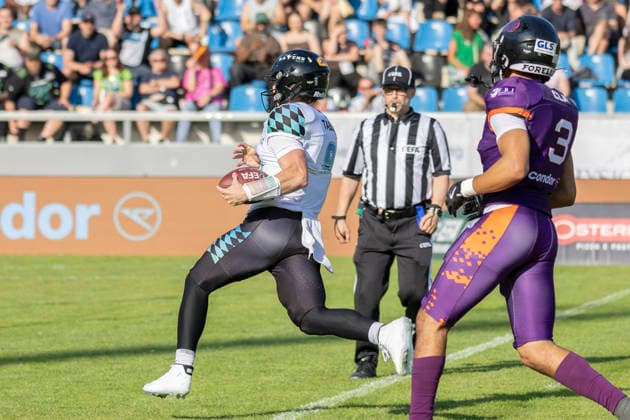 EFA European Football Alliance Frankfurt Galaxy Munich Ravens, 30 05 2026 Russell Tabor Munich Ravens 9 has run the ball himself and scores a touchdown, Jaylen Clay Frankfurt Galaxy 3 could not stop him, Frankfurt Galaxy Munich Ravens, Frankfurt, PSD Bank Arena, 30 5 2026 Copyright: xBEAUTIFULxSPORTS Gawlikx