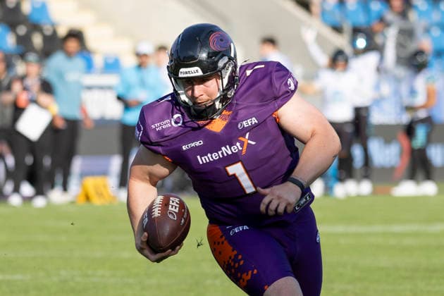 EFA European Football Alliance Frankfurt Galaxy Munich Ravens, 30 05 2026 Ryan Rimmler Frankfurt Galaxy 1 must run the ball, clipping, portrait portrait, Frankfurt Galaxy Munich Ravens, Frankfurt, PSD Bank Arena, 30 5 2026 Copyright: xBEAUTIFULxSPORTS Gawlikx