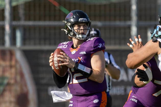 EFA European Football Alliance Frankfurt Galaxy Munich Ravens, 30 05 2026 Ethan Garbers Frankfurt Galaxy 12 is looking for a passing lane and has the football in his hands, Frankfurt Galaxy Munich Ravens, Frankfurt, PSD Bank Arena, 30 5 2026 Copyright: xBEAUTIFULxSPORTS Gawlikx
