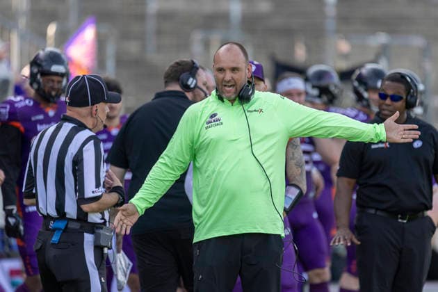 EFA European Football Alliance Frankfurt Galaxy Munich Ravens, 30 05 2026 Thomas Kösling Head Coach Frankfurt Galaxy in conversation with a referee Referee, Frankfurt Galaxy Munich Ravens, Frankfurt, PSD Bank Arena, 30 5 2026 Copyright: xBEAUTIFULxSPORTS Gawlikx