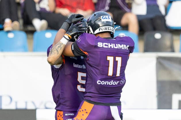 EFA European Football Alliance Frankfurt Galaxy Munich Ravens, 30 05 2026 Paul Kavadia Lenhardt Frankfurt Galaxy 5 Normen Schumm Frankfurt Galaxy 11 celebrate a touchdown, Frankfurt Galaxy Munich Ravens, Frankfurt, PSD Bank Arena, 30 5 2026 Copyright: xBEAUTIFULxSPORTS Gawlikx