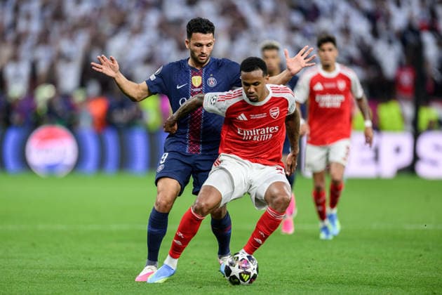 260530 Goncalo Ramos of Paris Saint Germain and Gabriel of Arsenal during the UEFA Champions League final match between Paris Saint Germain and Arsenal on May 30, 2026 in Budapest Photo Maxim Thore BILDBYRAN kod MT MT1056 fotboll football soccer fotball uefa champions league champions league paris saint germain arsenal bbeng  Copyright: MAXIMxTHORE BB260530MT170