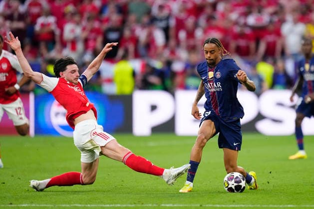 Paris Saint-Germain v Arsenal FC - UEFA Champions League Final 2026 Bradley Barcola left winger of PSG and France and Declan Rice central midfield of Arsenal and England battle for the ball during the UEFA Champions League Final 2026 match between Paris Saint-Germain and Arsenal FC at Puskas Arena on May 30, 2026 in Budapest, Hungary. Budapest Hungary  Copyright: xJosexBretonx originalFilename:bretonhernandez-parissai260530_npYjR.jpg