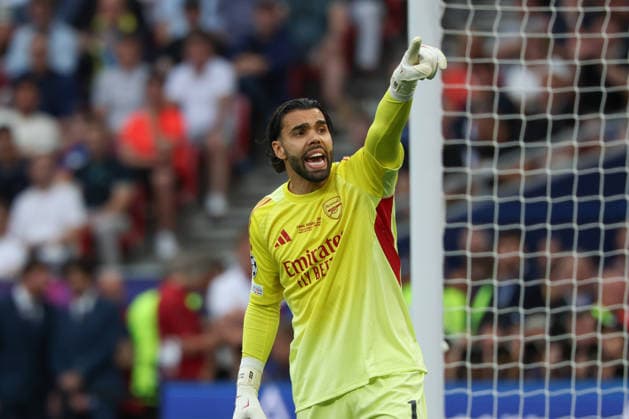 30 05 2026, xzstx, Football UEFA Champions League Final 2026, Paris St Germain FC Arsenal London v l David Raya Arsenal, 1 gives instructions, gesticulates with arms, gesticulate, gives instructions DFL DFB REGULATIONS PROHIBIT ANY USE OF PHOTOGRAPHS as IMAGE SEQUENCES and or QUASI VIDEO Budapest