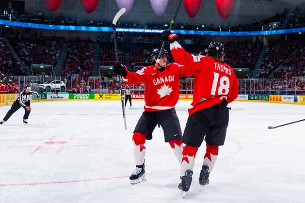 ZURICH, SWITZERLAND - MAY 30: Robert Thomas (Canada, 18) during his 1:1 goal celebration during the Quarter Finals - Match 62 between Canada and Finland at the IIHF Ice hockey, Eishockey World Championship, WM, Weltmeisterschaft 2026, Swiss Life Arena on May 30, 2026 in Zurich, Switzerland. Zurich Switzerland Copyright: xTimoxSteinx